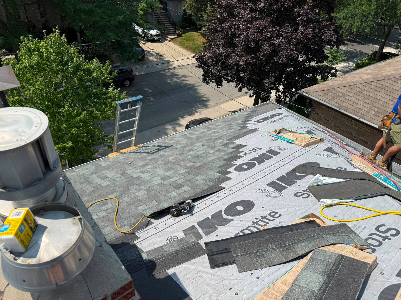 Professional roof installation backed by workmanship warranty in Markham.