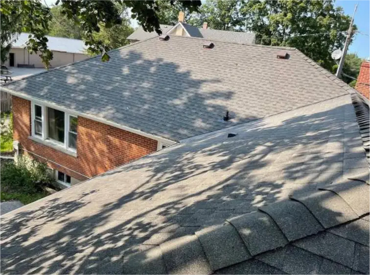 Residential shingle roof on a Thornhill home